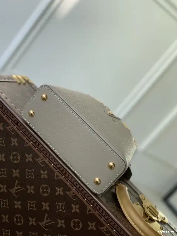 Frstbag ru LOUIS MINI CAPUCINES VUITTON 0609